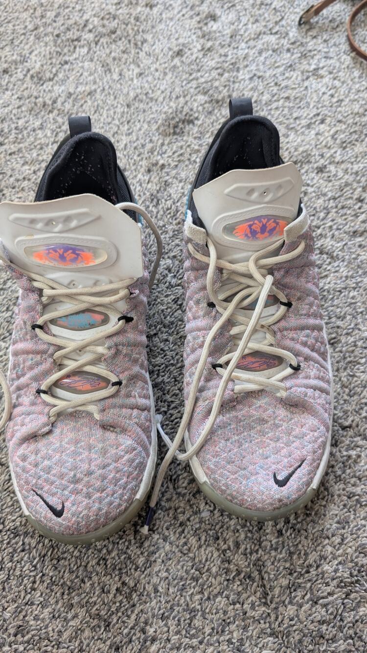 EUC Nike LeBron 18 XVIII Graffiti Kids Size 7Y - Picture 1 of 6